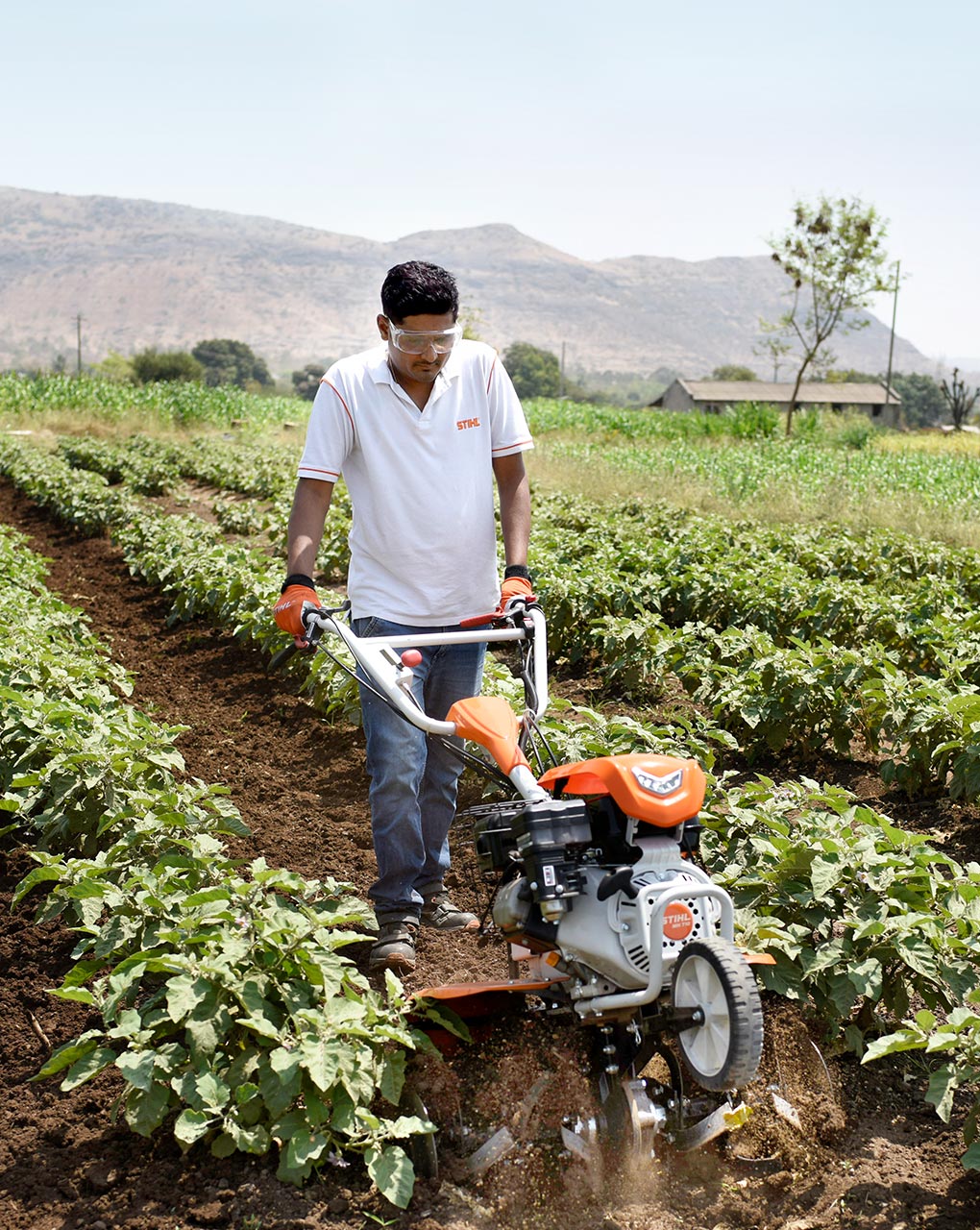 Power tillers like the STIHL MH 710 are popular with farmers in India. The Indian government recently began offering subsidies to purchase name-brand products. This makes it easier for even small farmers to buy equipment and do business.
