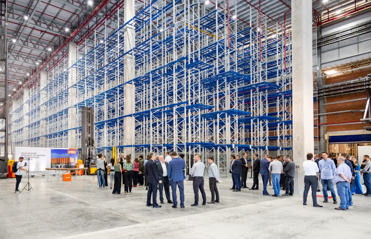 View of the high-bay warehouse at STIHL Great Britain.