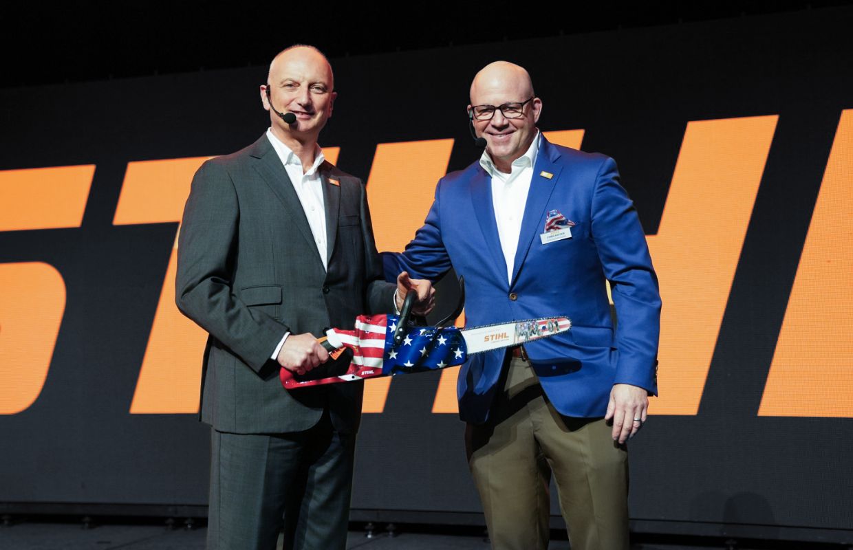 Joint picture of Dr Nikolas Stihl and Chris Keffer, Managing Director of STIHL Inc. (USA) on the occasion of the anniversary in the USA.
