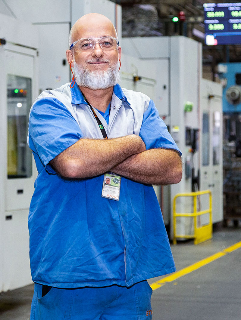 Alexsandro Steffens stands in a production hall.